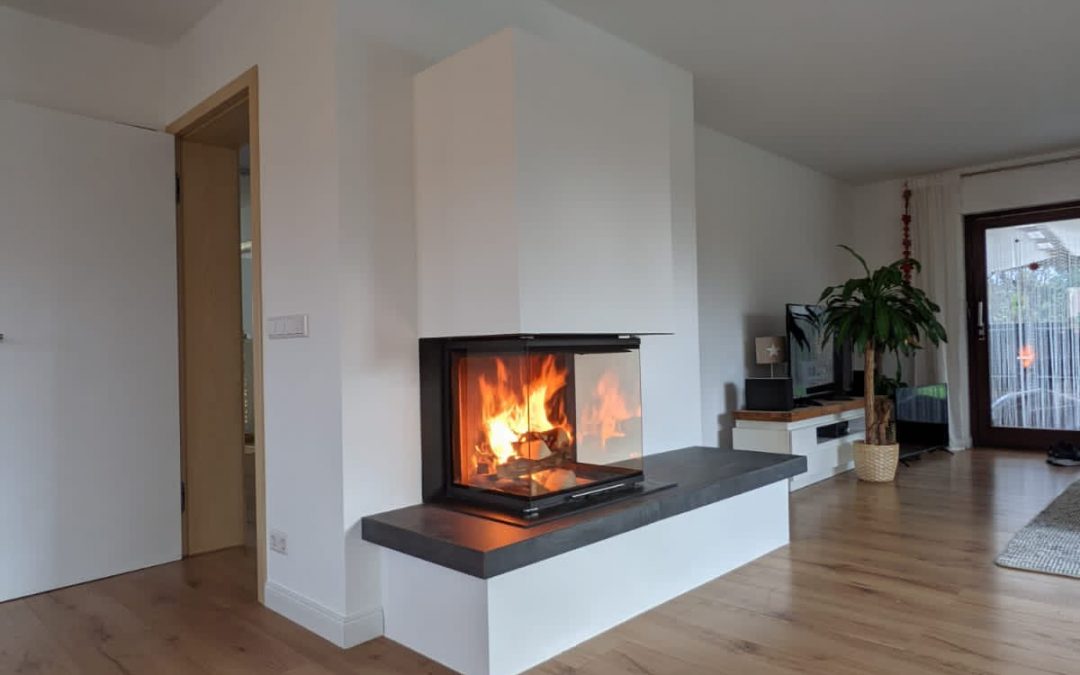 Eckkamin mit Natursteinbank