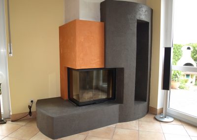 Skulpturaler Eckkamin, Zweifarb-Optik
