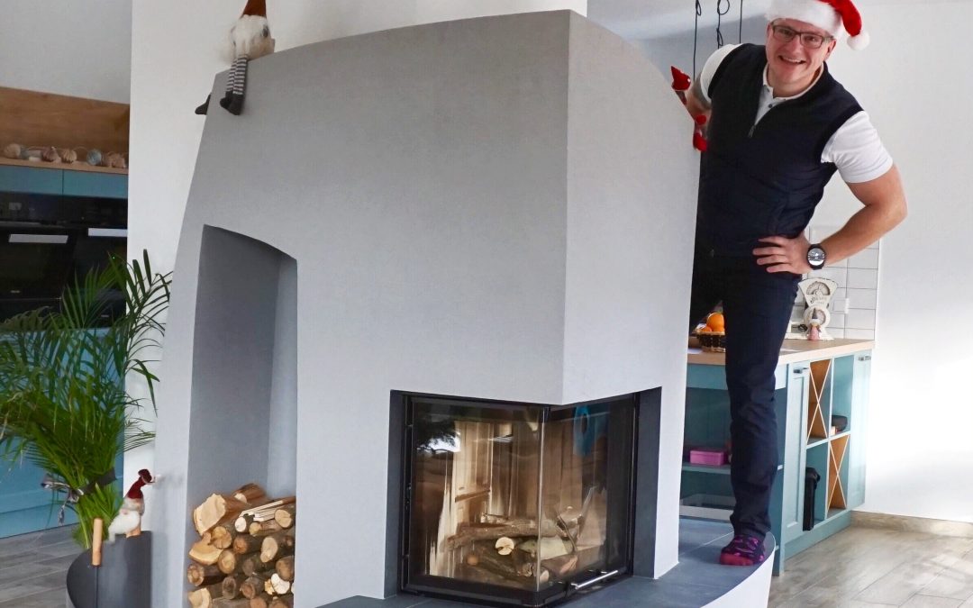Eckkamin mit Holzlager