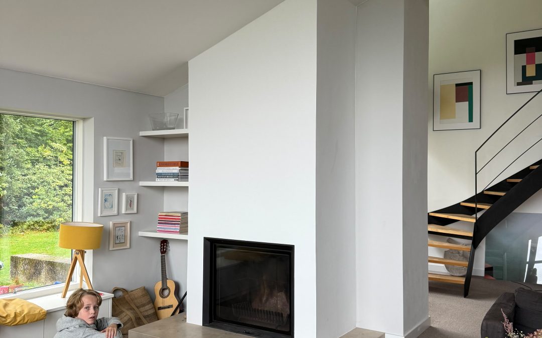 Kamin mit schräger Wandform